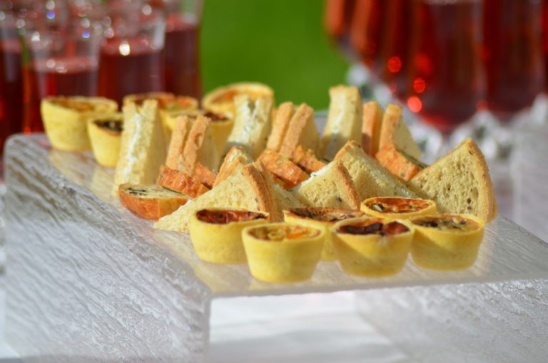 8 essential catering tips for your next business event!