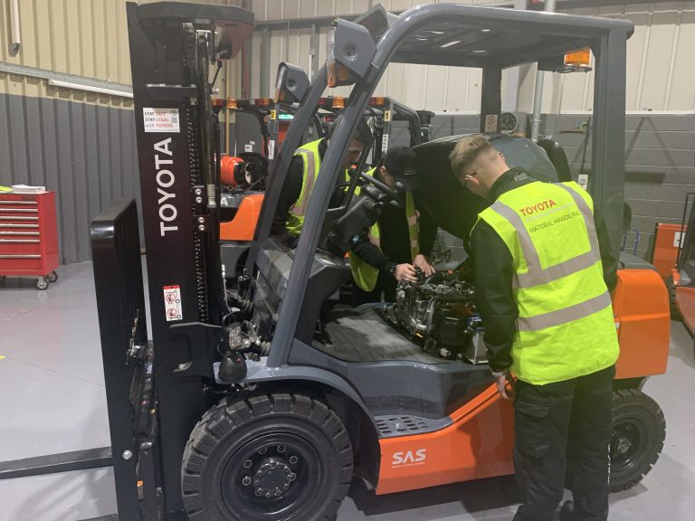 <strong>Careers In Material Handling Ahead For Forklift Truck Apprentices</strong>
